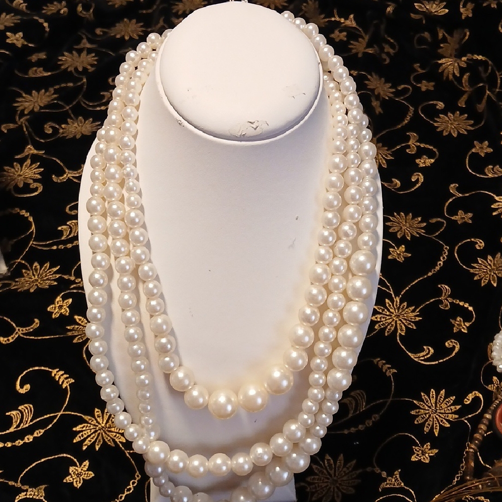 Classic White Pearl Necklace